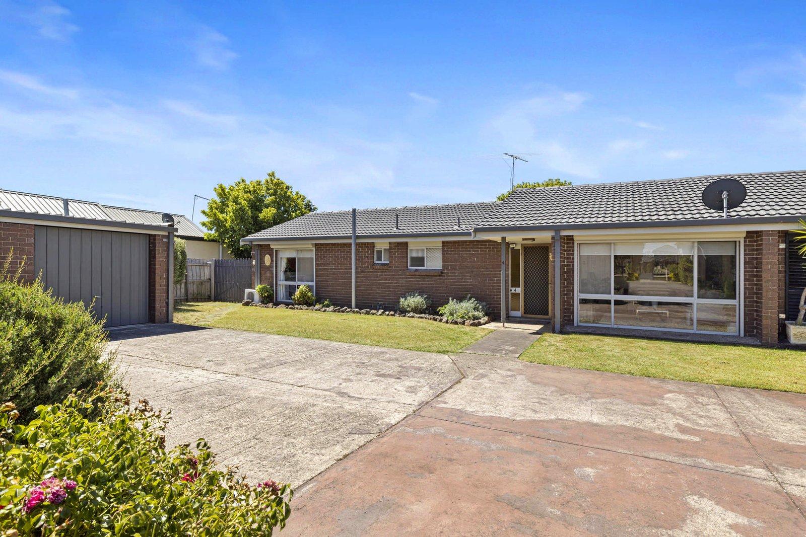 4/17-19 Van Ness Avenue, Mornington, 3931