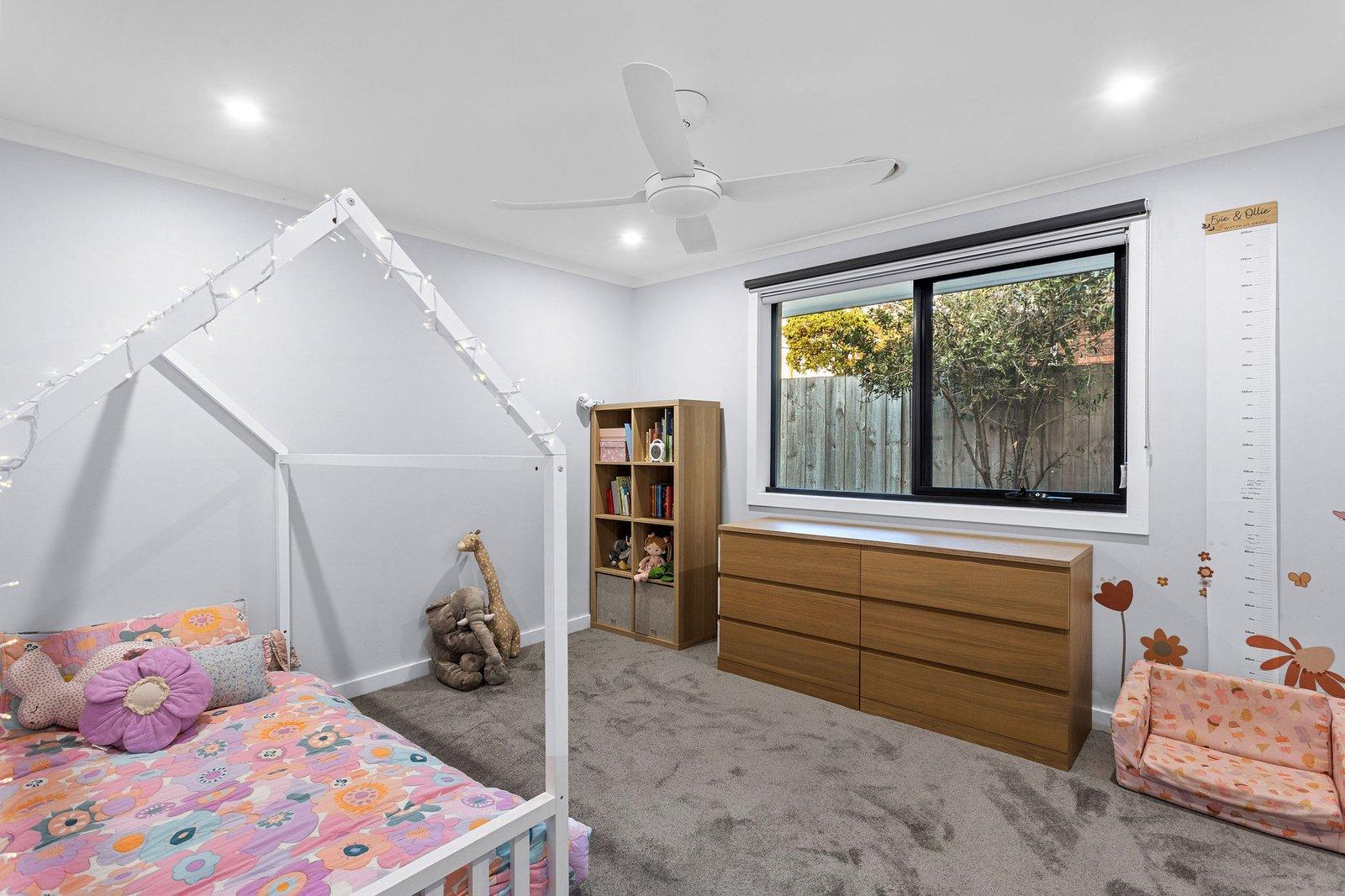 6 Pembroke Drive, Somerville, 3912