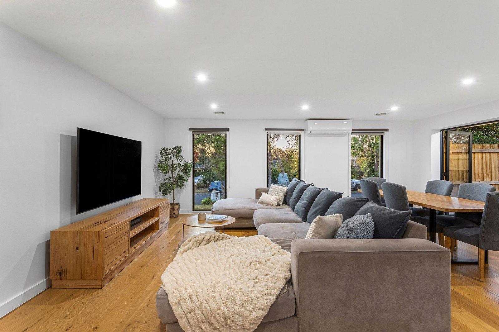 6 Pembroke Drive, Somerville, 3912