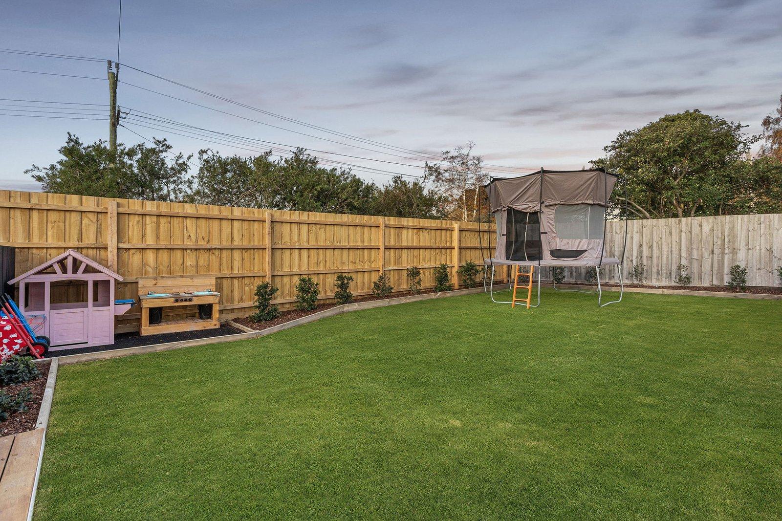 6 Pembroke Drive, Somerville, 3912