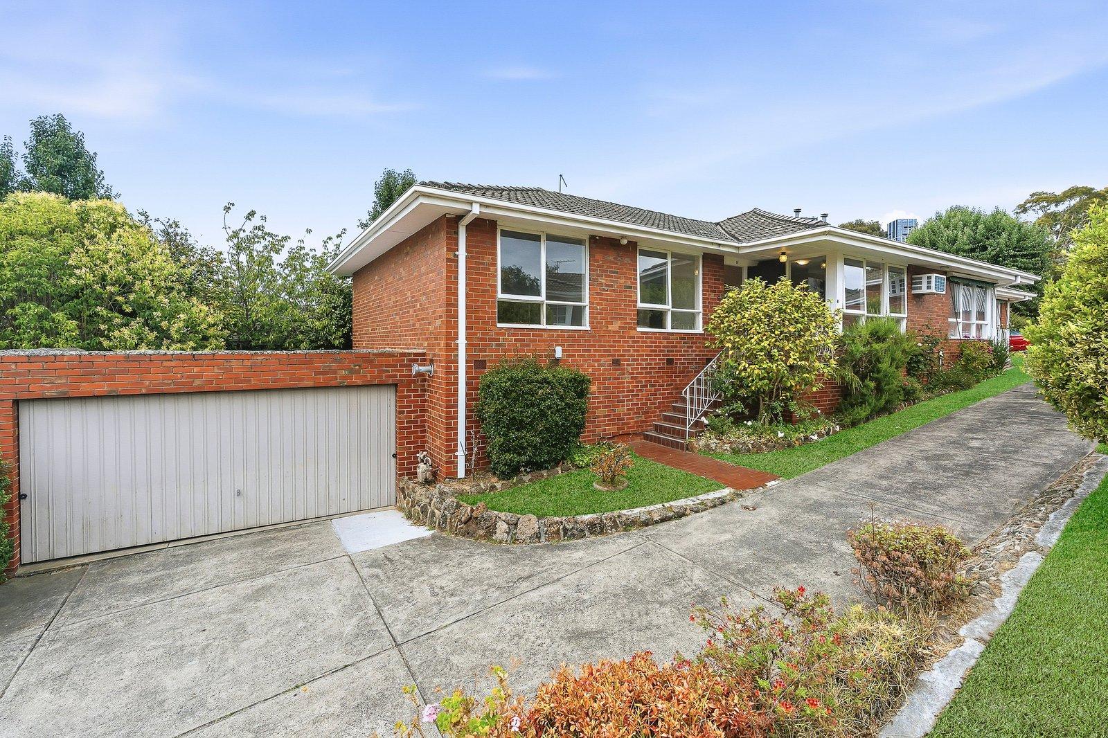 8/17 Kingsley Crescent, Mont Albert, 3127
