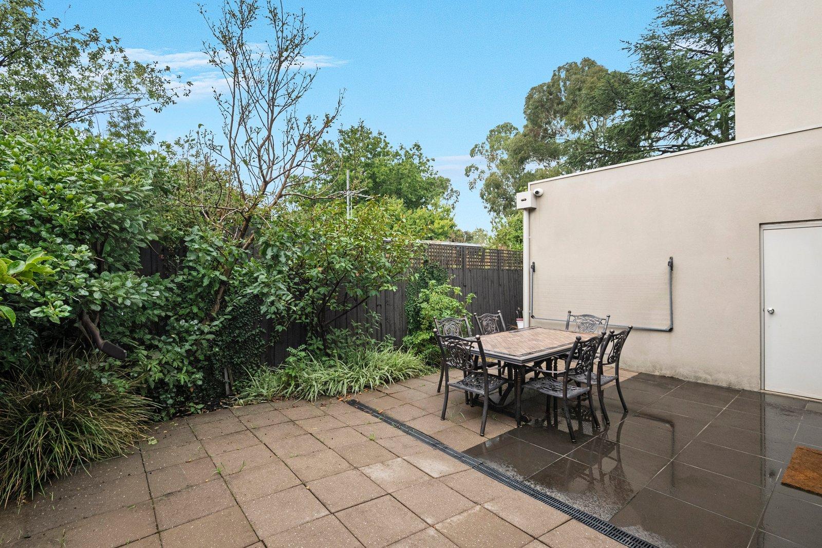 9 Manniche Avenue, Mont Albert North, 3129