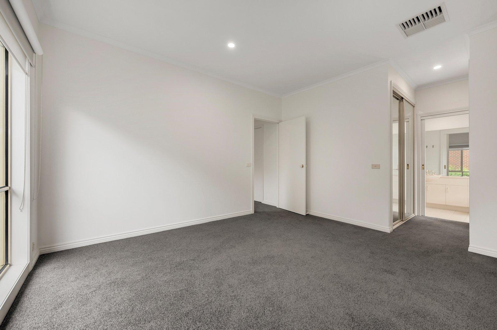 12 Hutchinson Drive, Kew, 3101