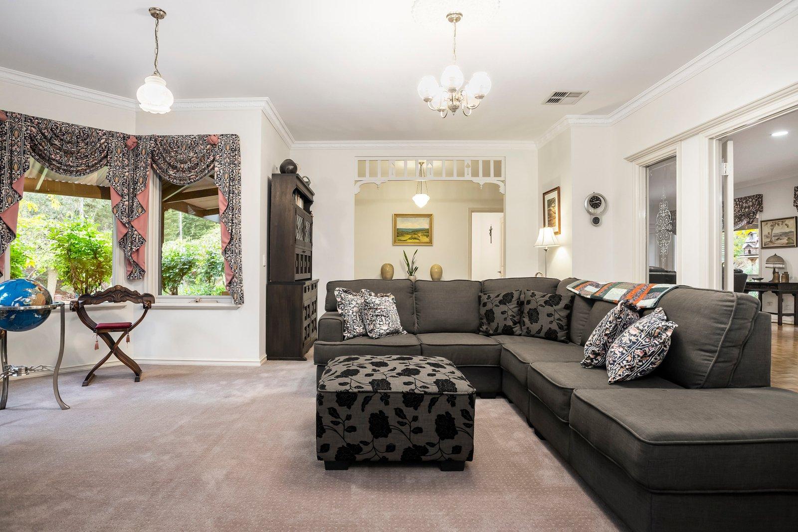 12 Raymond Elliot Court, Park Orchards, 3114