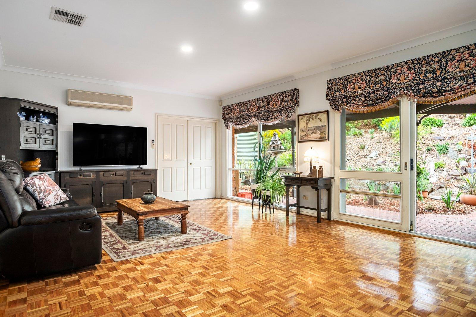 12 Raymond Elliot Court, Park Orchards, 3114