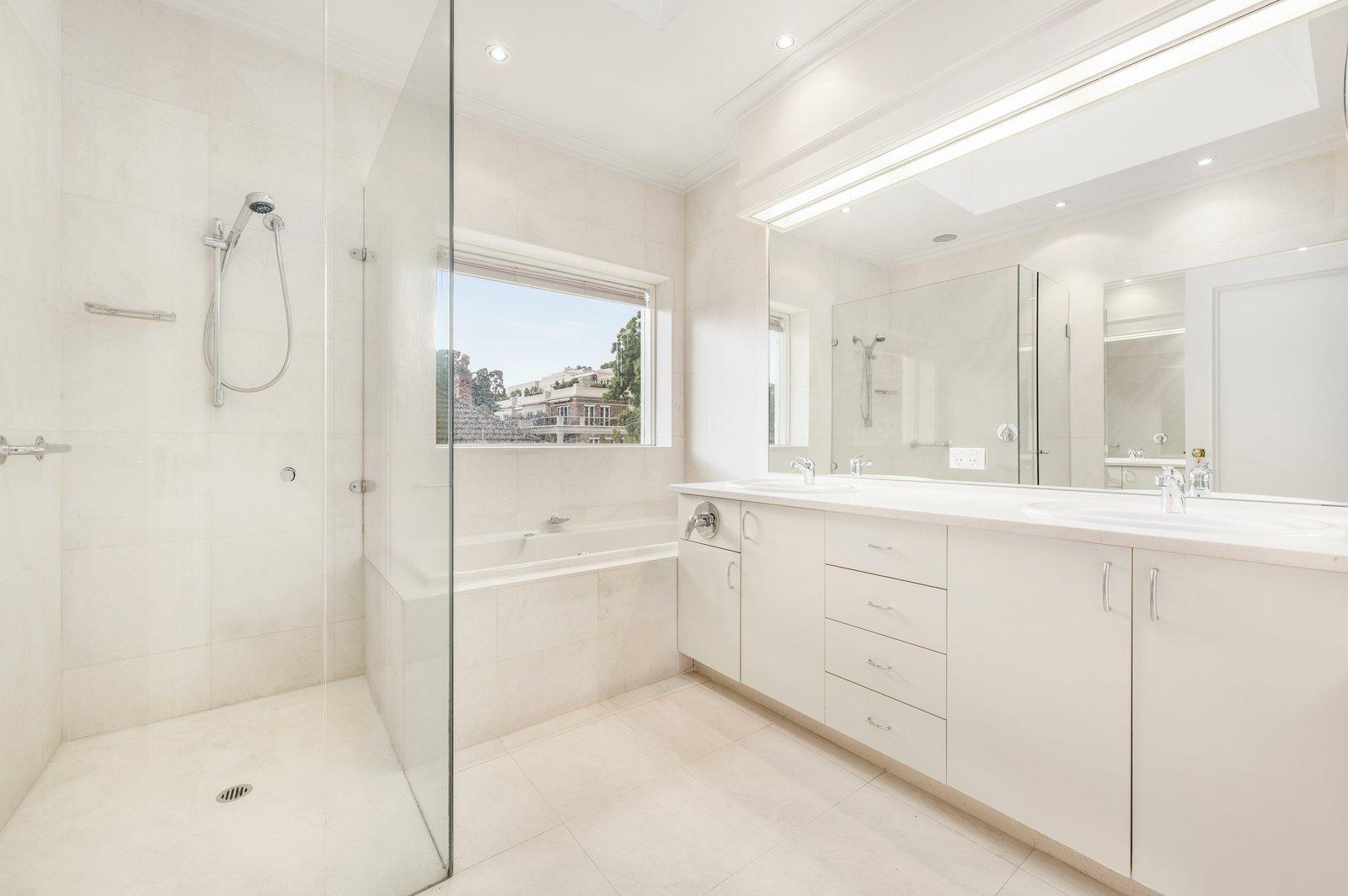 1/4 Lansell Road, Toorak, 3142