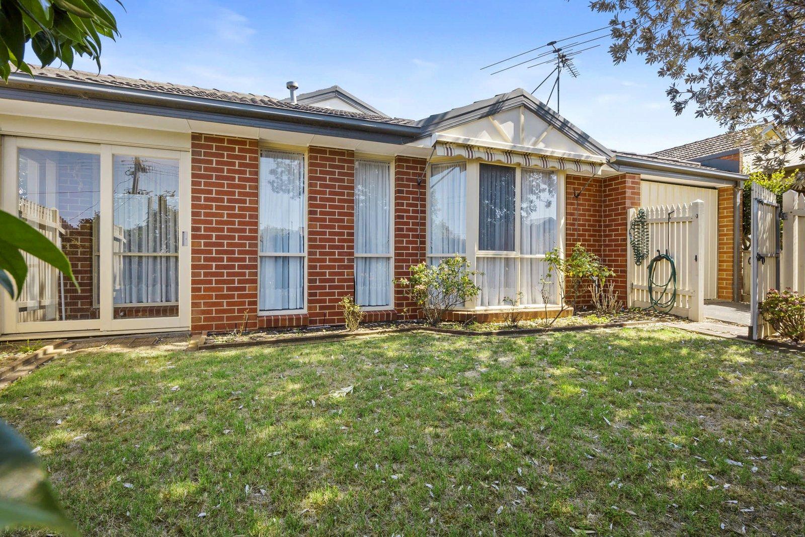 1/42 Hampden Street, Mornington, 3931