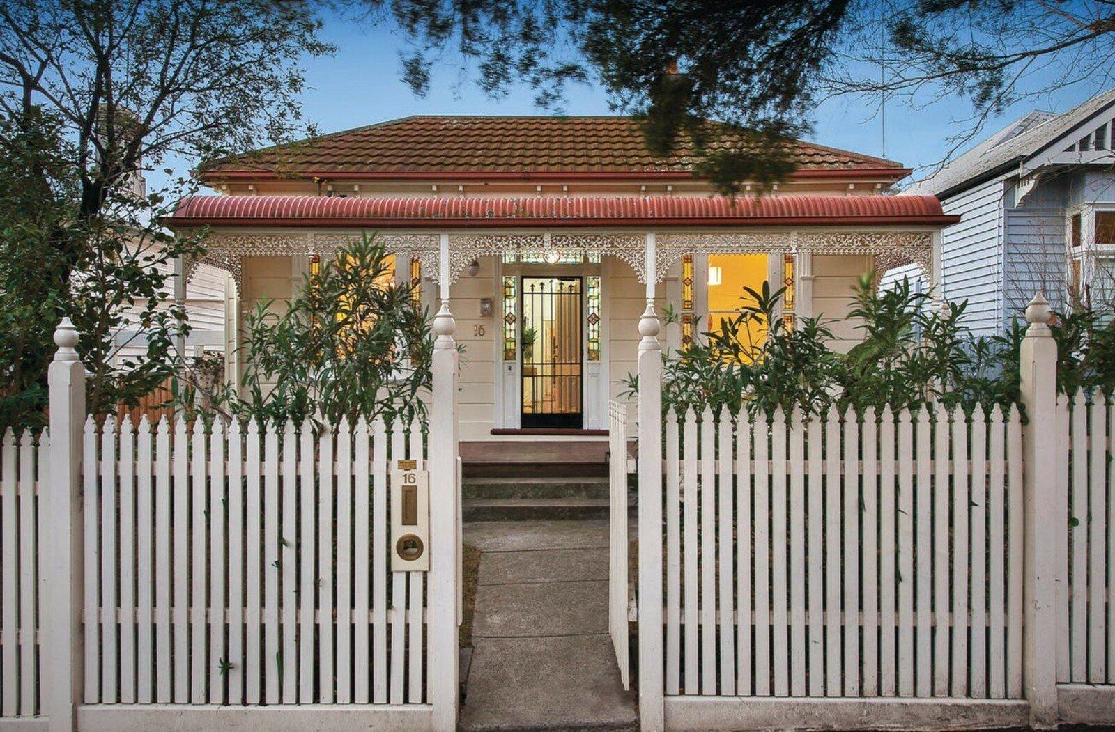 16 Llaneast Street, Armadale, 3143