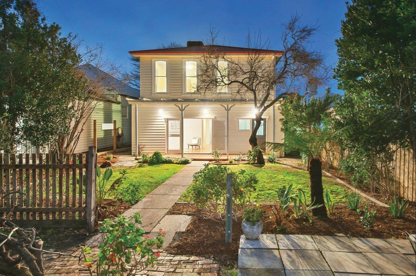 16 Llaneast Street, Armadale, 3143