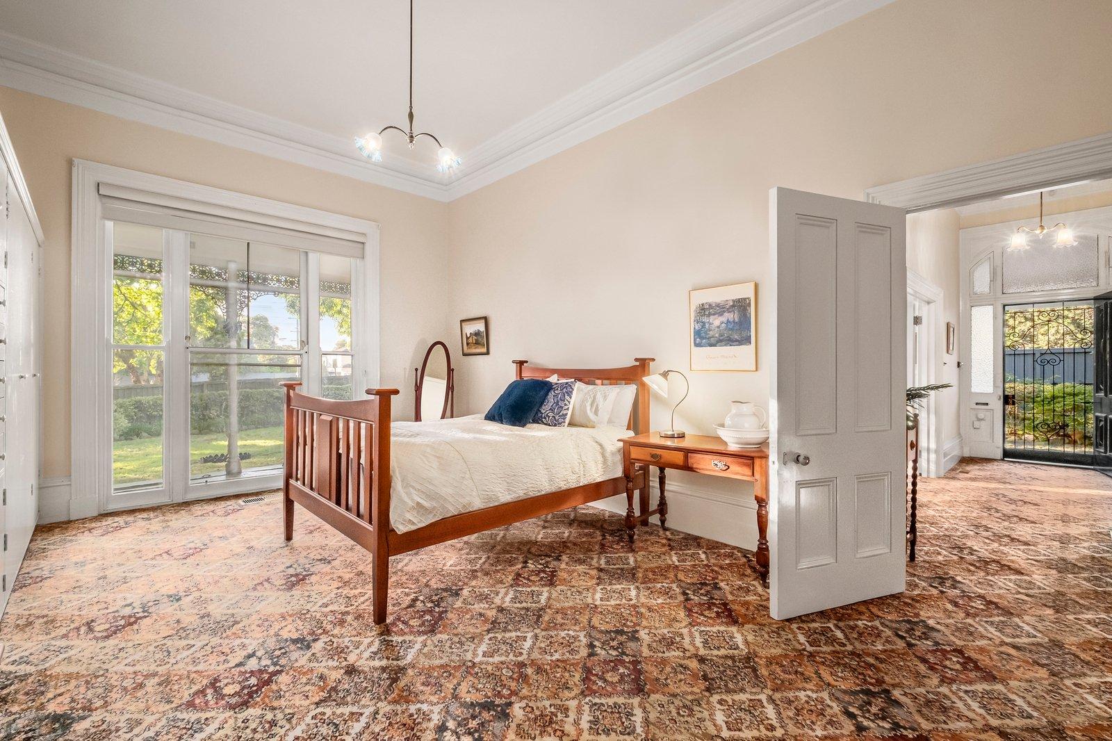 17 Hawthorn Road, Caulfield North, 3161