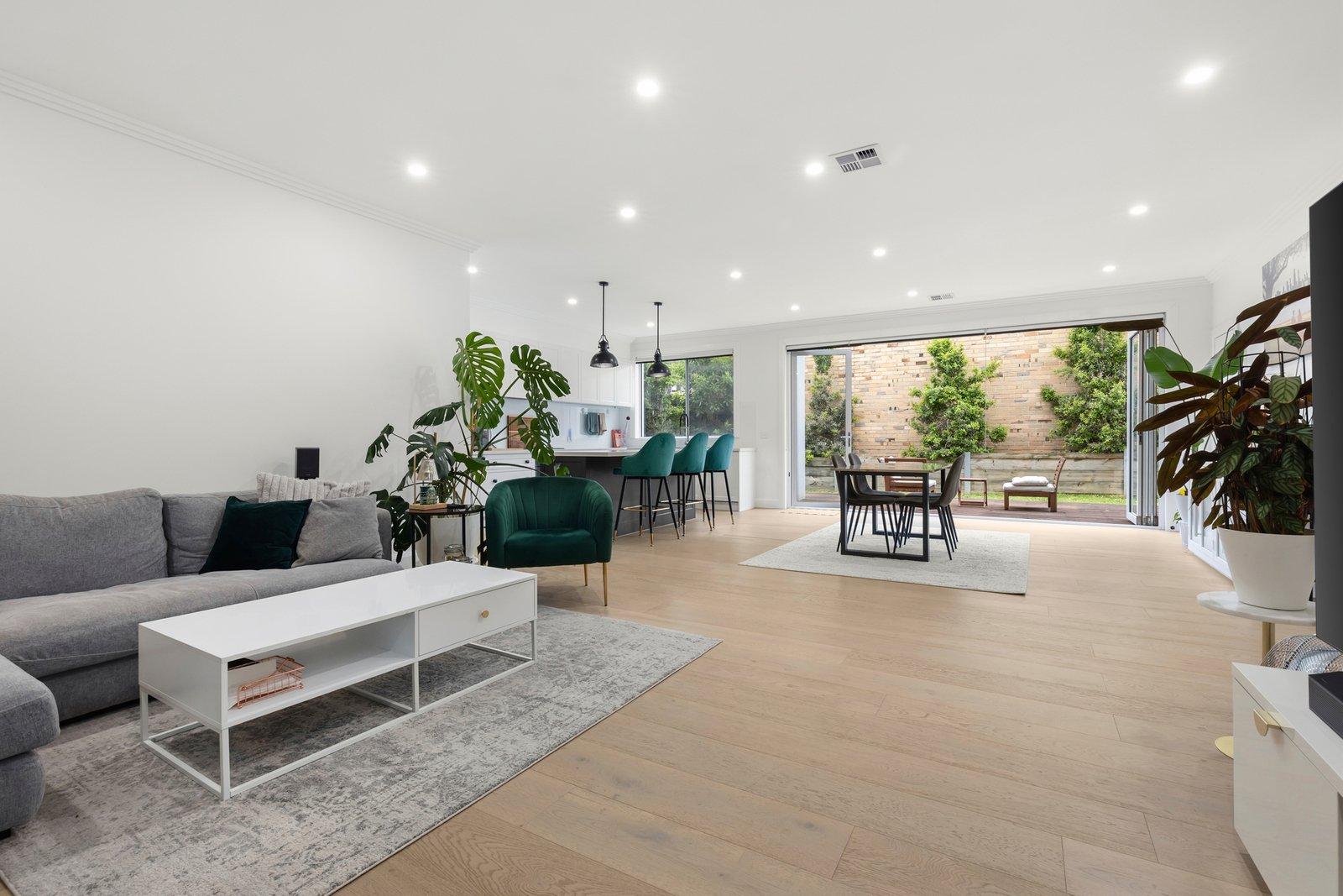 2/16 Hampshire Road, Glen Waverley, 3150