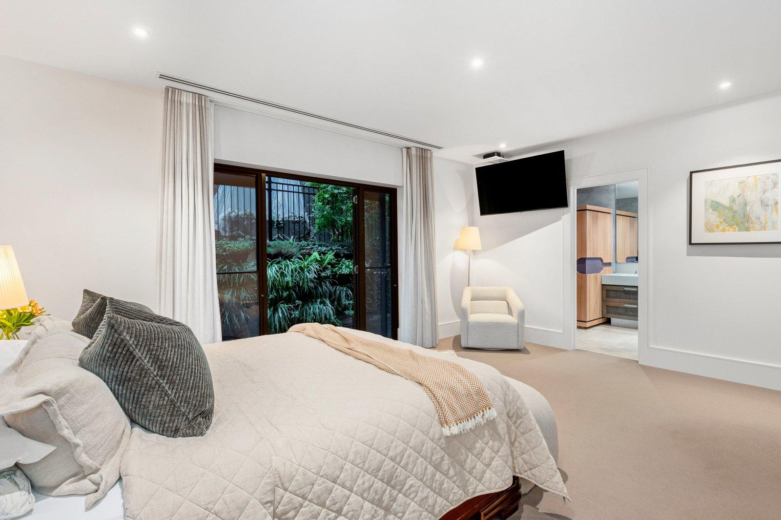 2/4 Carnarvon Road, Caulfield North, 3161