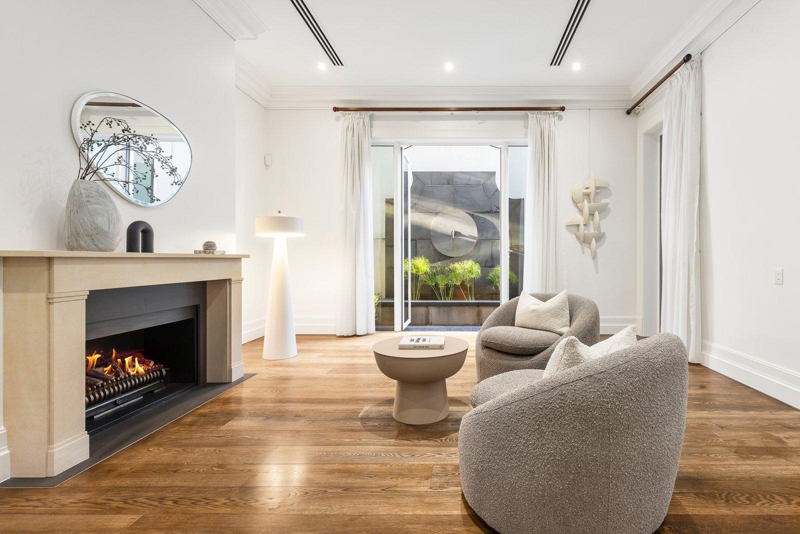 2/82 Mathoura Road, Toorak, 3142