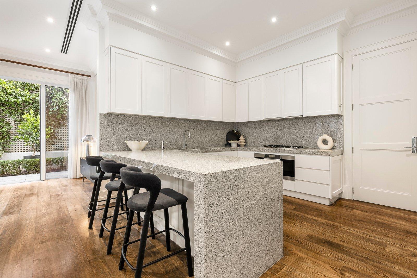 2/82 Mathoura Road, Toorak, 3142