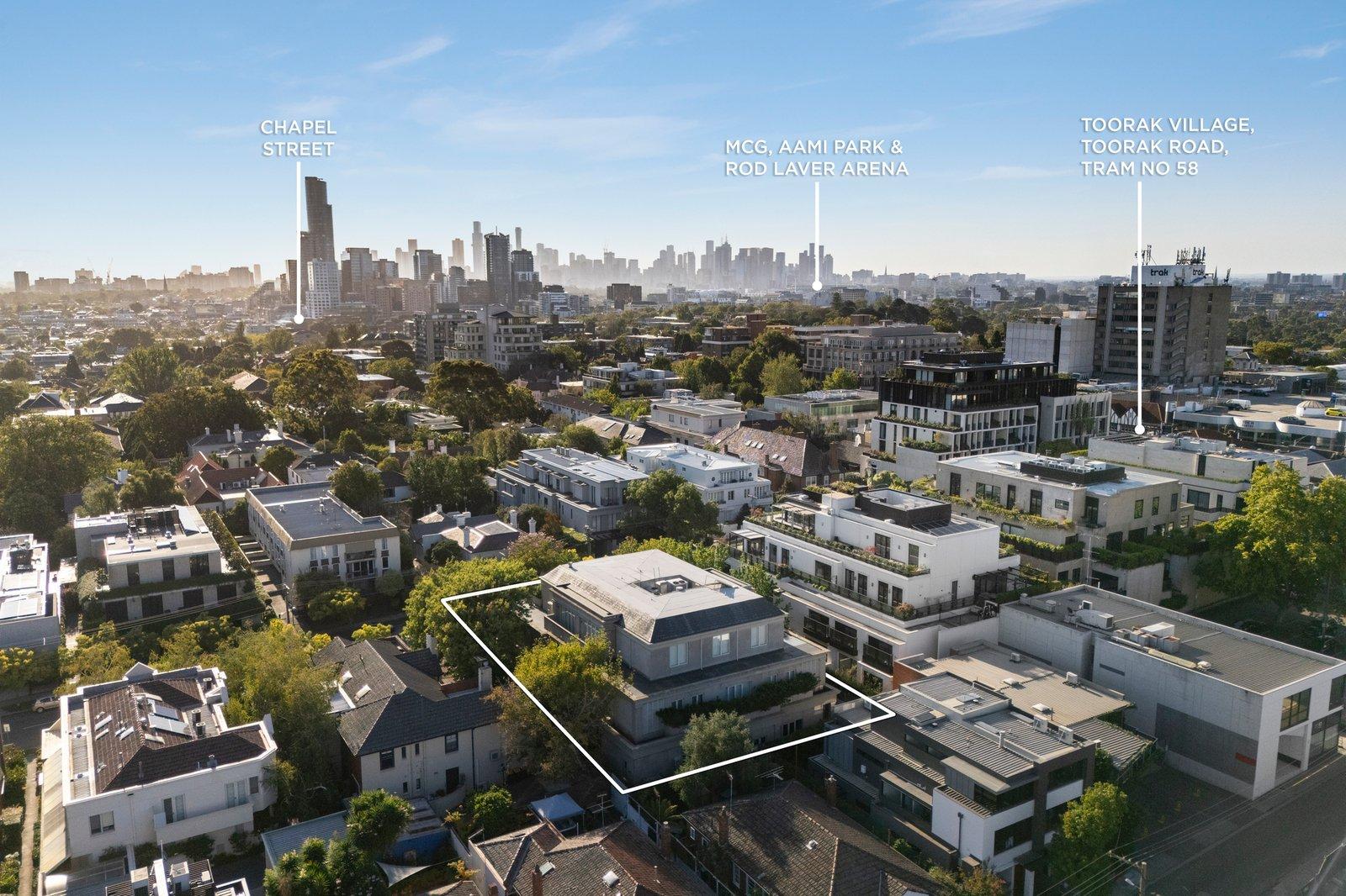 2/82 Mathoura Road, Toorak, 3142