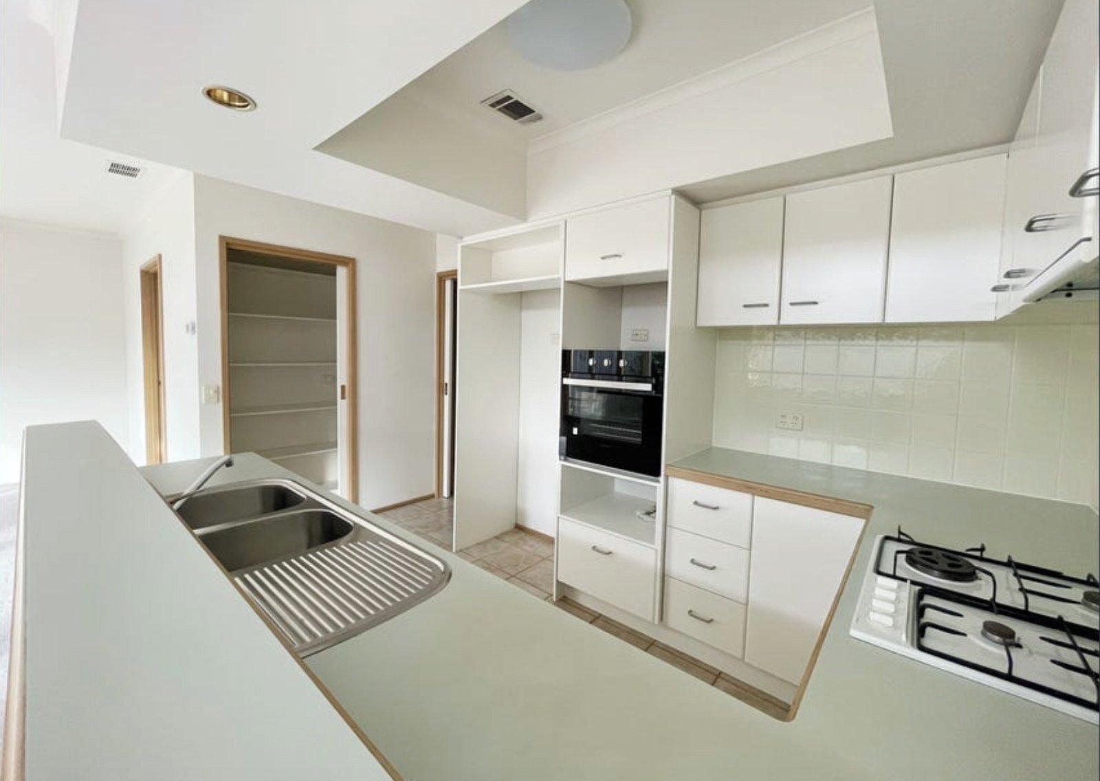 2/9 Curraweena Road, Caulfield South, 3162