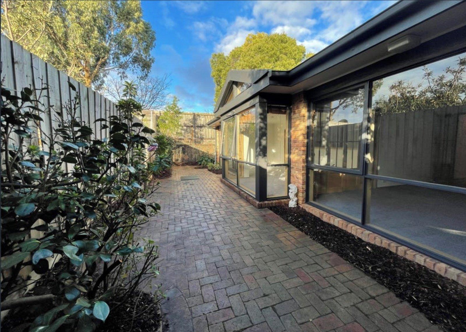 2/9 Curraweena Road, Caulfield South, 3162