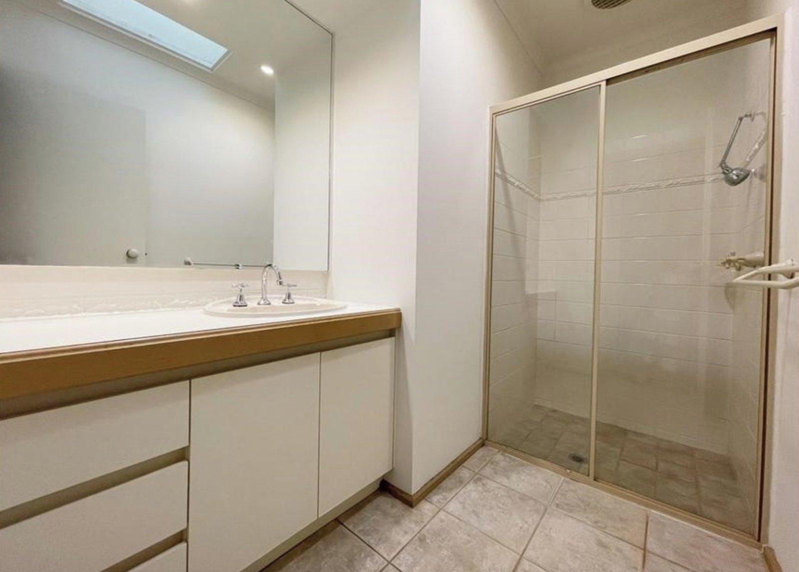 2/9 Curraweena Road, Caulfield South, 3162