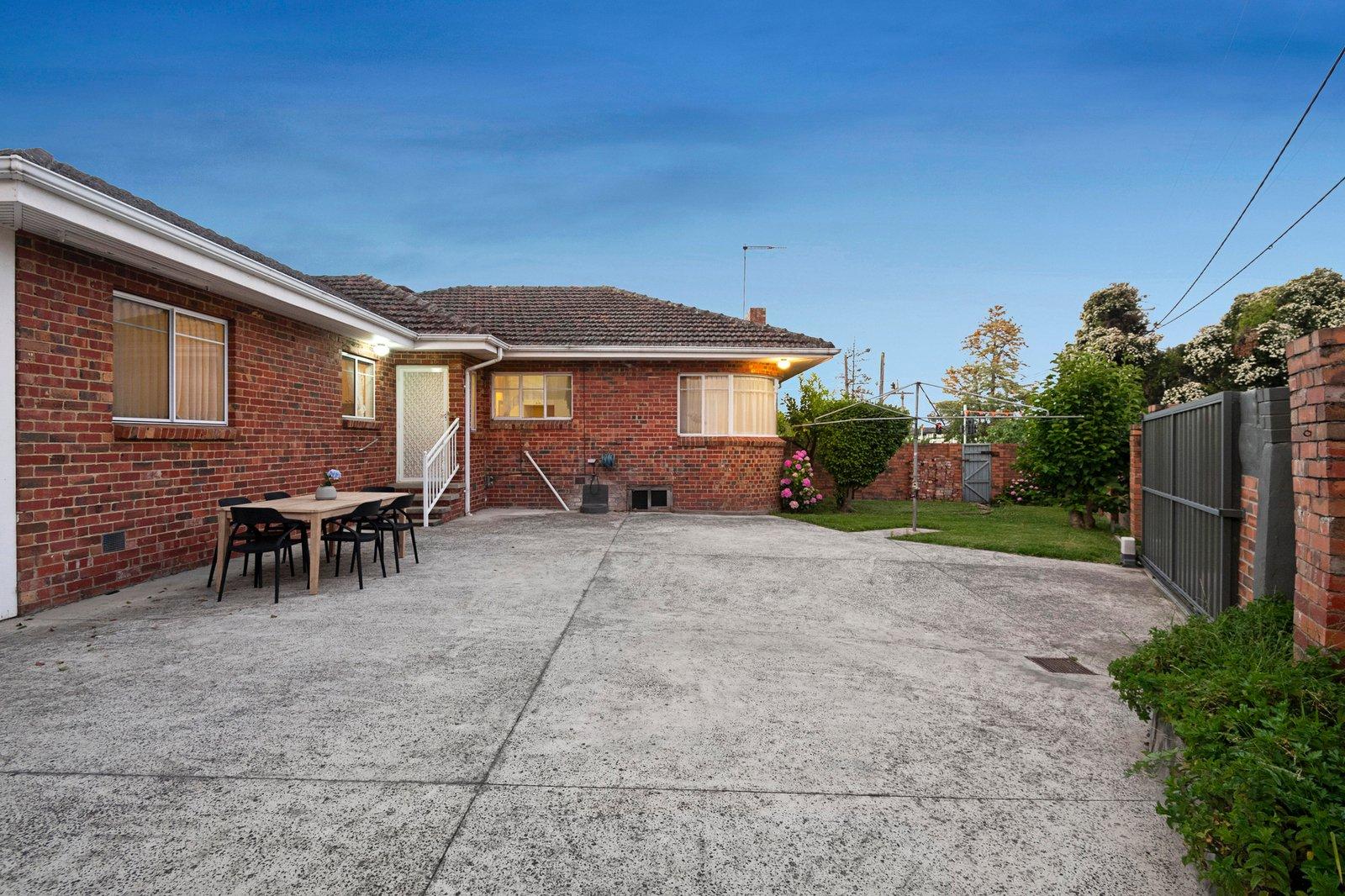 350-352 Doncaster Road, Balwyn North, 3104